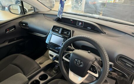 Toyota Prius IV XW50, 2017 год, 1 329 000 рублей, 11 фотография