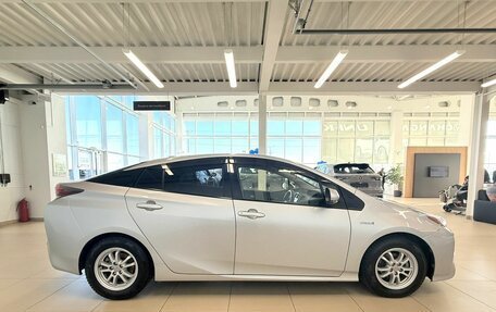 Toyota Prius IV XW50, 2017 год, 1 329 000 рублей, 7 фотография