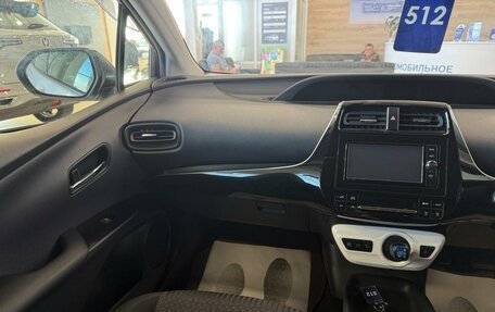 Toyota Prius IV XW50, 2017 год, 1 329 000 рублей, 14 фотография