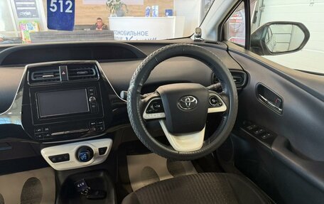 Toyota Prius IV XW50, 2017 год, 1 329 000 рублей, 15 фотография