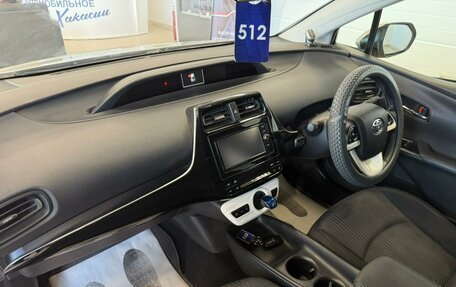 Toyota Prius IV XW50, 2017 год, 1 329 000 рублей, 13 фотография