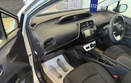 Toyota Prius IV XW50, 2017 год, 1 329 000 рублей, 12 фотография