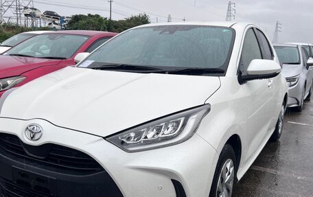 Toyota Yaris, 2022 год, 1 000 000 рублей, 2 фотография