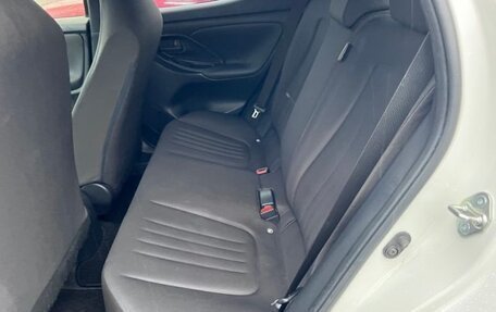Toyota Yaris, 2022 год, 1 000 000 рублей, 19 фотография