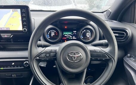 Toyota Yaris, 2022 год, 1 000 000 рублей, 16 фотография