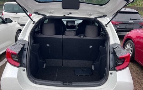 Toyota Yaris, 2022 год, 1 000 000 рублей, 10 фотография