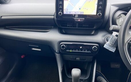 Toyota Yaris, 2022 год, 1 000 000 рублей, 17 фотография