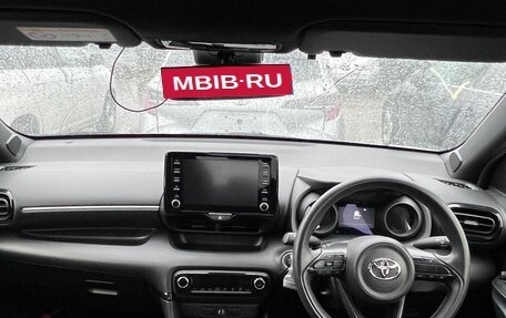 Toyota Yaris, 2022 год, 1 000 000 рублей, 11 фотография