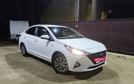 Hyundai Solaris II рестайлинг, 2021 год, 1 500 000 рублей, 3 фотография