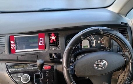 Toyota ISis I, 2005 год, 555 000 рублей, 7 фотография