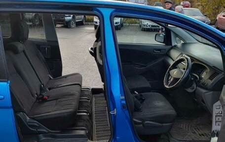 Toyota ISis I, 2005 год, 555 000 рублей, 10 фотография