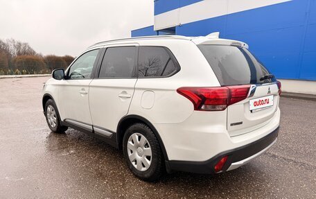 Mitsubishi Outlander III рестайлинг 3, 2018 год, 1 850 000 рублей, 2 фотография