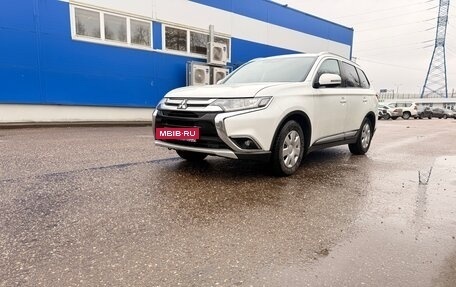 Mitsubishi Outlander III рестайлинг 3, 2018 год, 1 850 000 рублей, 6 фотография