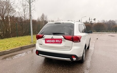 Mitsubishi Outlander III рестайлинг 3, 2018 год, 1 850 000 рублей, 3 фотография