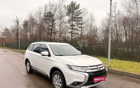 Mitsubishi Outlander III рестайлинг 3, 2018 год, 1 850 000 рублей, 4 фотография