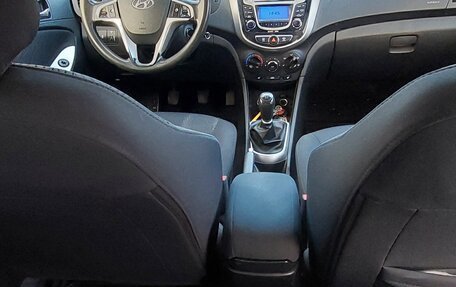 Hyundai Solaris II рестайлинг, 2011 год, 700 000 рублей, 7 фотография