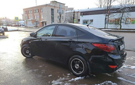Hyundai Solaris II рестайлинг, 2011 год, 700 000 рублей, 3 фотография