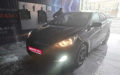 Hyundai Solaris II рестайлинг, 2011 год, 700 000 рублей, 2 фотография