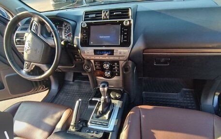 Toyota Land Cruiser Prado 150 рестайлинг 2, 2018 год, 6 650 000 рублей, 8 фотография