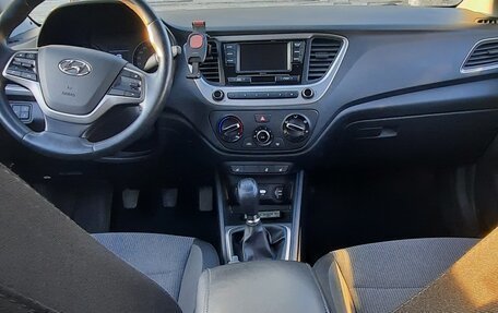 Hyundai Solaris II рестайлинг, 2017 год, 1 260 000 рублей, 12 фотография