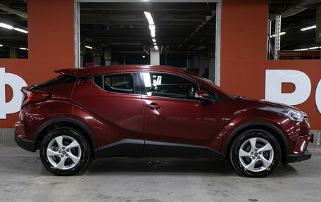 Toyota C-HR I рестайлинг, 2019 год, 2 498 000 рублей, 3 фотография