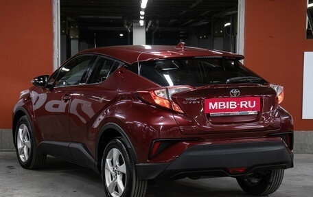 Toyota C-HR I рестайлинг, 2019 год, 2 498 000 рублей, 6 фотография