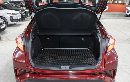 Toyota C-HR I рестайлинг, 2019 год, 2 498 000 рублей, 9 фотография