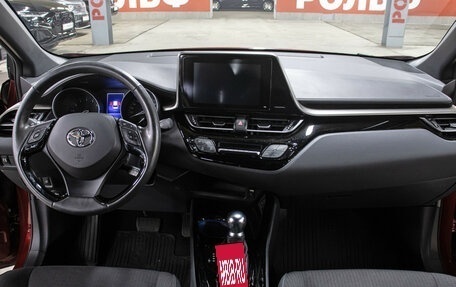 Toyota C-HR I рестайлинг, 2019 год, 2 498 000 рублей, 13 фотография