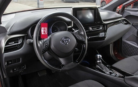 Toyota C-HR I рестайлинг, 2019 год, 2 498 000 рублей, 15 фотография