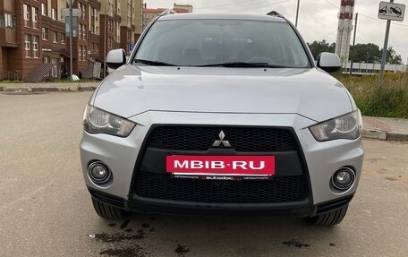 Mitsubishi Outlander III рестайлинг 3, 2009 год, 1 089 000 рублей, 4 фотография