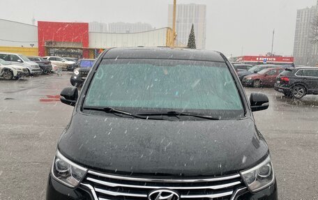 Hyundai Grand Starex Grand Starex I рестайлинг 2, 2019 год, 3 100 000 рублей, 2 фотография