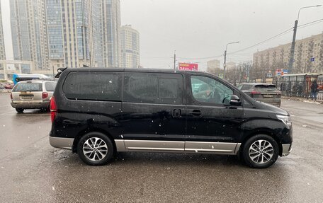 Hyundai Grand Starex Grand Starex I рестайлинг 2, 2019 год, 3 100 000 рублей, 3 фотография