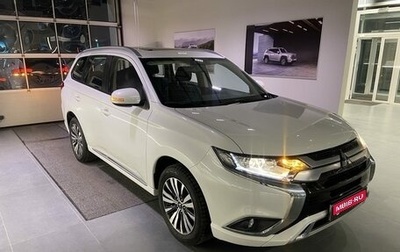 Mitsubishi Outlander III рестайлинг 3, 2022 год, 2 650 000 рублей, 1 фотография