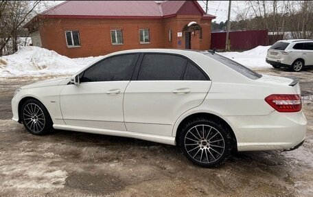 Mercedes-Benz E-Класс, 2011 год, 1 350 000 рублей, 3 фотография