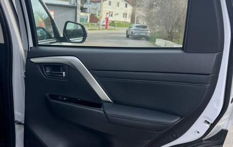 Mitsubishi Pajero Sport III рестайлинг, 2023 год, 5 500 000 рублей, 10 фотография