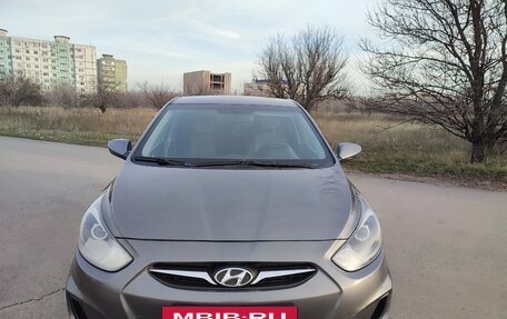 Hyundai Solaris II рестайлинг, 2011 год, 950 000 рублей, 5 фотография