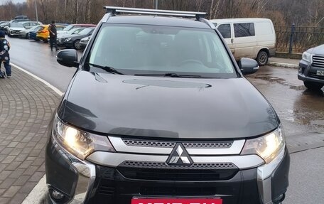 Mitsubishi Outlander III рестайлинг 3, 2019 год, 2 950 000 рублей, 1 фотография