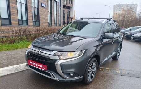 Mitsubishi Outlander III рестайлинг 3, 2019 год, 2 950 000 рублей, 2 фотография