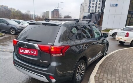 Mitsubishi Outlander III рестайлинг 3, 2019 год, 2 950 000 рублей, 4 фотография