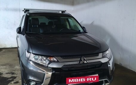 Mitsubishi Outlander III рестайлинг 3, 2019 год, 2 950 000 рублей, 6 фотография