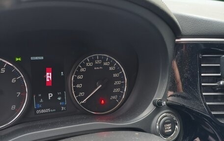 Mitsubishi Outlander III рестайлинг 3, 2019 год, 2 950 000 рублей, 7 фотография