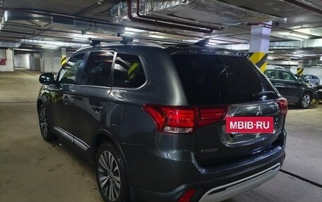 Mitsubishi Outlander III рестайлинг 3, 2019 год, 2 950 000 рублей, 11 фотография