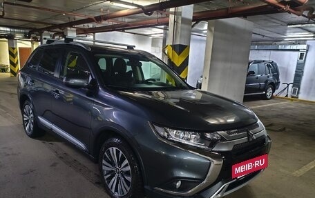 Mitsubishi Outlander III рестайлинг 3, 2019 год, 2 950 000 рублей, 13 фотография