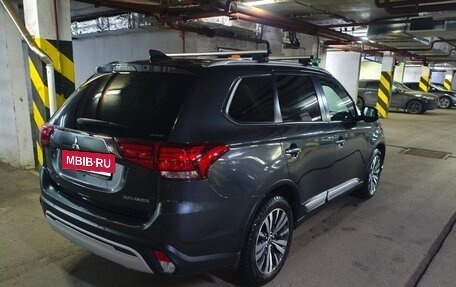 Mitsubishi Outlander III рестайлинг 3, 2019 год, 2 950 000 рублей, 12 фотография