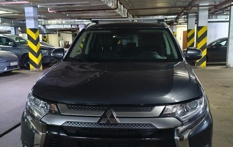 Mitsubishi Outlander III рестайлинг 3, 2019 год, 2 950 000 рублей, 9 фотография