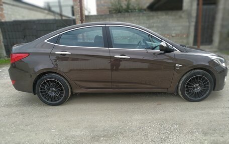 Hyundai Solaris II рестайлинг, 2015 год, 800 000 рублей, 4 фотография