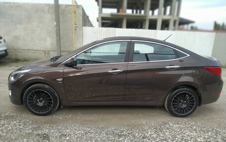 Hyundai Solaris II рестайлинг, 2015 год, 800 000 рублей, 2 фотография