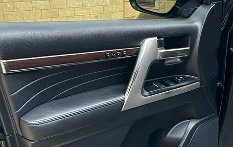 Toyota Land Cruiser 200, 2018 год, 5 800 000 рублей, 10 фотография