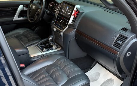 Toyota Land Cruiser 200, 2018 год, 5 800 000 рублей, 18 фотография