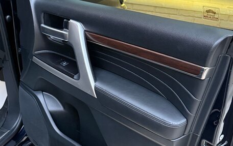 Toyota Land Cruiser 200, 2018 год, 5 800 000 рублей, 21 фотография